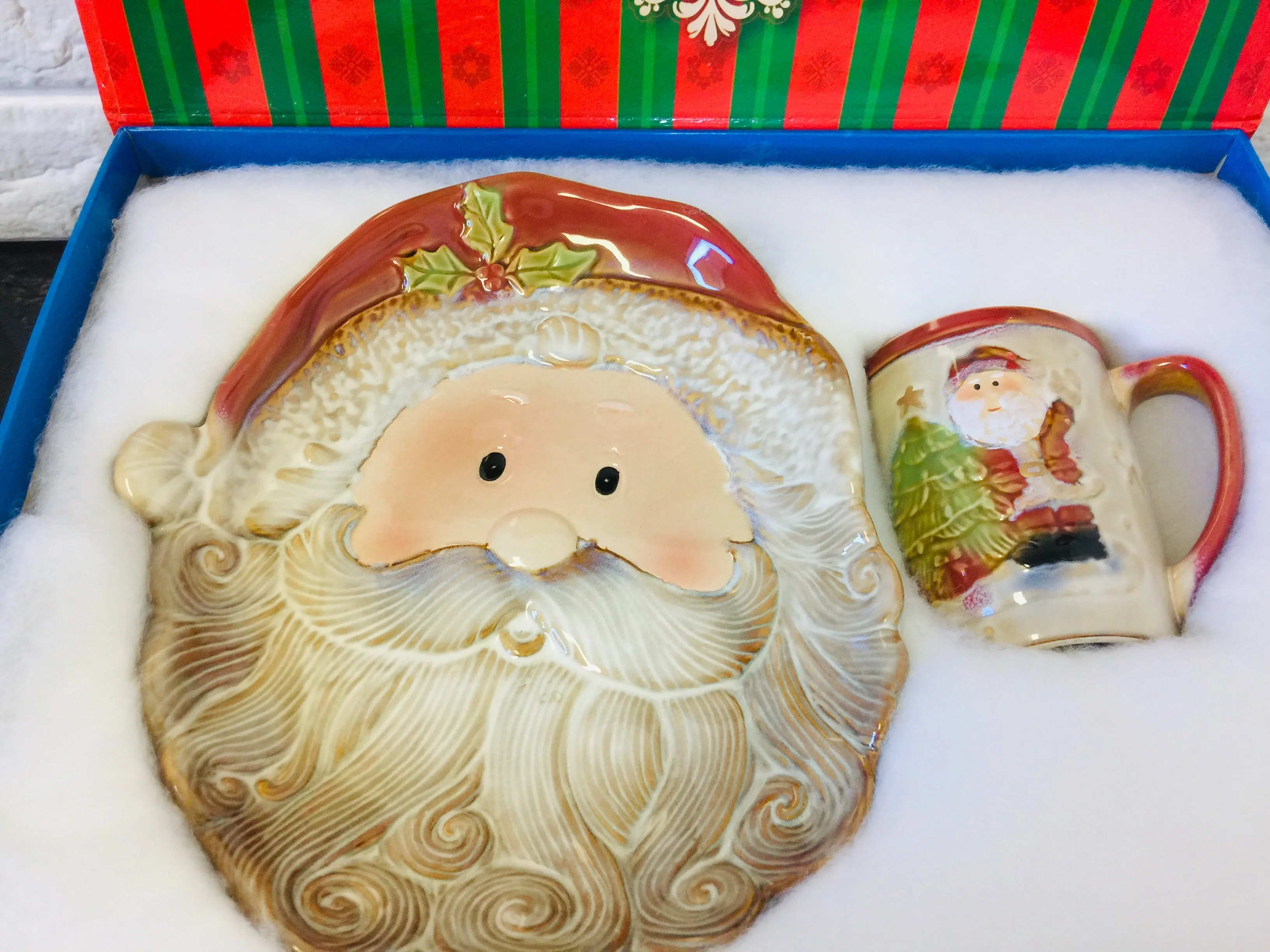 New in Keepsake box! The Legend of Santas Cookies Santa Claus Stoneware Plate and Santa Claus Mug with Verse!